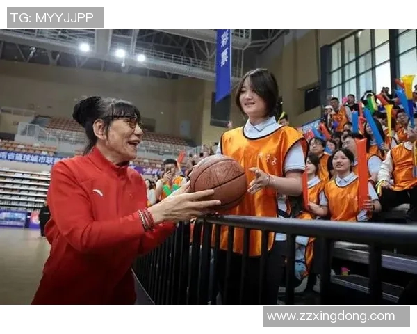 篮球场上的女明星风采与魅力交织的精彩瞬间
